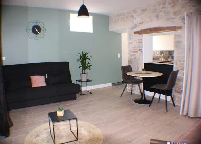 Joli Studio En Rez-De-Chaussee